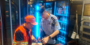 钱包不翼而飞  民警助其“回家”