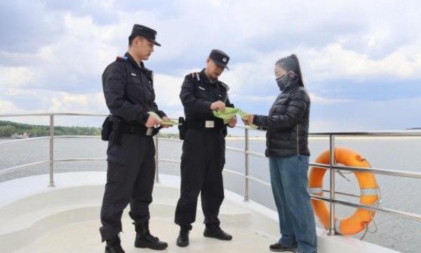宾县公安“水上体检” 筑牢景区安全“防护网”