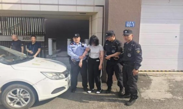 警徽闪耀护生命 联勤联动铸忠诚—宾县公安极速营救轻生女子获赠锦旗